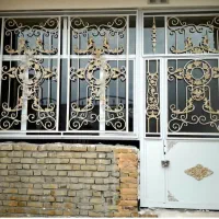 رنگ امیزی ساختمان و درب و پنجره