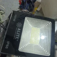 دو عدد نور افکن.چراغ