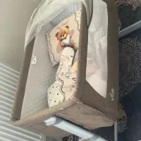 تخت کنار مادر
