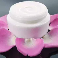 کرم تقویتی ویتامینه و سفید کننده