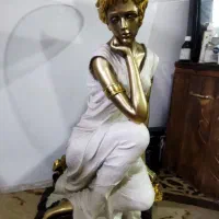 میز و مجسمه خارجی