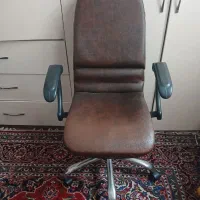 صندلی چرخ دار چرم
