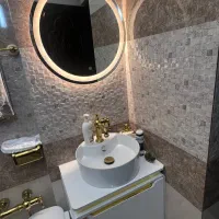 یک عددایینه و بک عدد روشویی