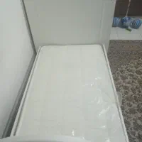 یک عدد تخت بچه گانه