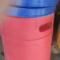 قوطی شیرخشک و دبه ماست