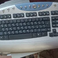 کیبورد درحد فقط و فقط۳۰۰