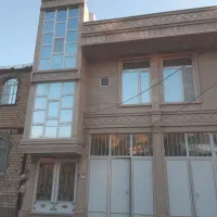 به کارگر ساده برای کاشیکاری۰