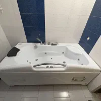 جکوزی با شیرآلات