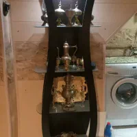 بوفه قهوه‌ای رنگ