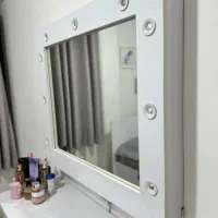 میز آرایش چراغدار