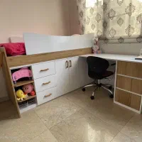 - Iت و میز تحریر کودک و نوجوان