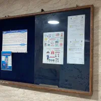 تابلو اعلانات با قاب چوبی