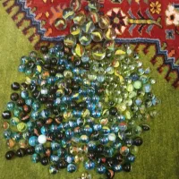 تعداد زیادی تیله