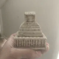 مجسمه کوروش کبیر