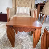 میز جلو مبلی و ۲ عسلی چوب گردو بسیار تمیز و سالم
