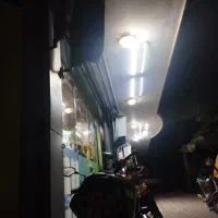 شاگرد سوپر مارکت و پیک موتوری