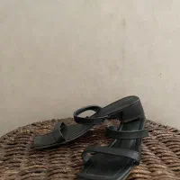 تعداد زیادی صندل ،کفش،کتونی سایز۳۹