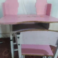 میز تحریر و صندلی کودک. صورتی
