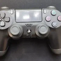 دسته پلی استیشن ۴ همراه با محافظ دسته و جعبه و...