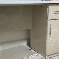 میز تحریر و کامپیوتر تمیز