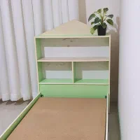 تخت خواب نوجوان و میز و کتابخانه