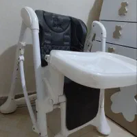 صندلی غذاخوری کودک شیک و تمیز