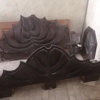 تخت دونفره با آیینه کنار تخت