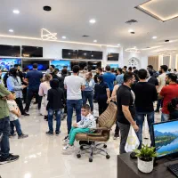 تلویزیون پشت ویترینی در حد نو نصف قیمت بازار