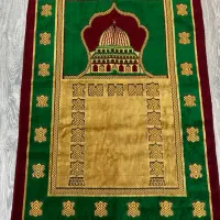 تعدادی جانماز نو و چادر