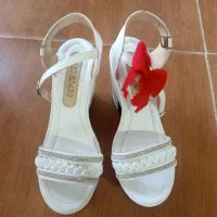 کفش عروس اختلاف سایز داریم  حتی پرو هم نشده اک اک