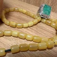 تسبیح یاغبال کهنه رگه‌ دار انگشتر زمرد پنجشیر