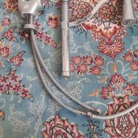 دوعدد شیر یکی کامل و دیگری علم ظرفشویی