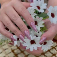 مدل  خدمات کاشت ناخن