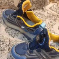 کفش ،اسکیت دار،و چراغ دار ،سایز ۳۲ و ۳۳