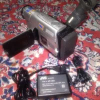 دوربین فیلمبرداری jvc بزرگ تمیز در حد خشک