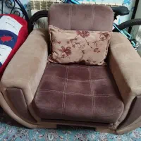 مبل تک راحتی در حد نو