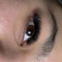 اکستنشن مژه با بهترین قیمت و متریال