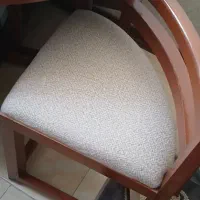 میز ناهار خوری گرد ۴ نفره مدل گل نرگس در حد نو