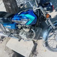 موتور سیکلت. برگه. اوراق