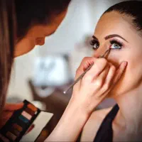 دعوت به همکاری مربی و آرایشگر زنانه در هشتبندی