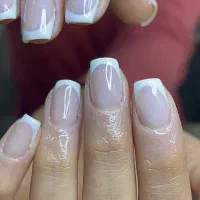 آموزش تخصصی و کاشت ناخن همدان