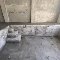 کارگر و کارآموز آببندی استاندارد ساختمان