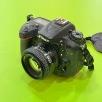 نیکون 7200D با لنز 50 (F1.4)