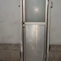 درب آلومینیومی سالم و تمیز با چهارچوب ۱۹۰×۷۰