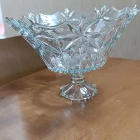 یک عدد میوه خوری بزرگ و پایه دار یک تومان