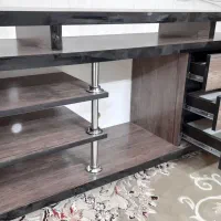 میز چوبی قهوه ای تی‌وی