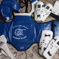 فروش کامل تجهیزات مبارزه تکواندو سالم و تمیز