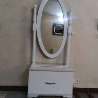 آئینه قدی و کمد