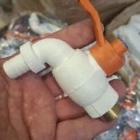 شیر شیلنگی پلاستیکی ته فلز طرح ترک