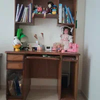 میز تحریر کتابخانه